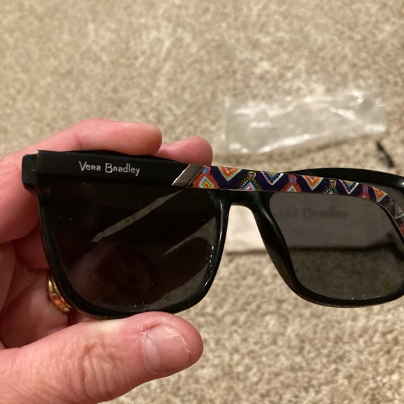 Vera Bradley black Mini Medallions retired 2017 pattern sunglasses & cloth case - Picture 3 of 3